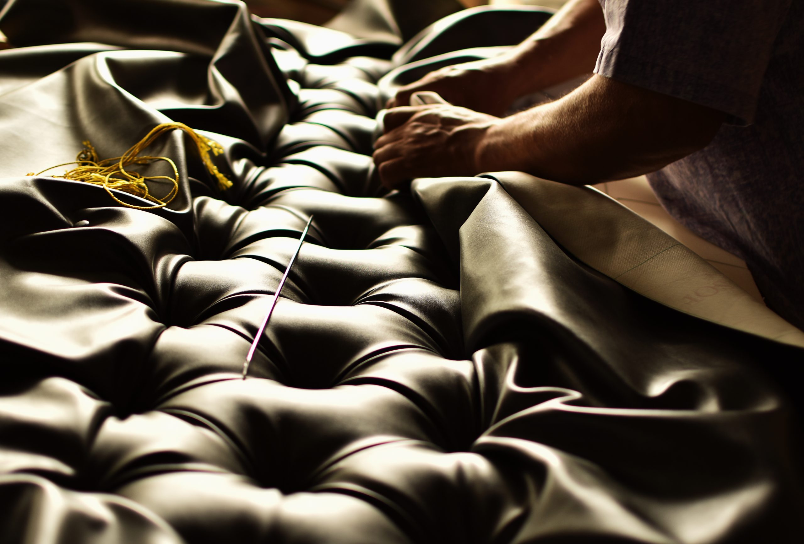 Creative,Hands,Working,On,The,Upholstery,Of,A,Capitoned,Headboard